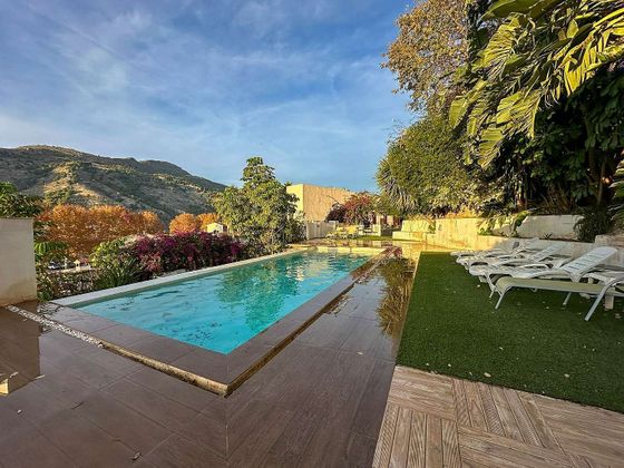 Foto 1 de Xalet en venda a Vélez de Benaudalla de 3 habitacions amb terrassa i piscina