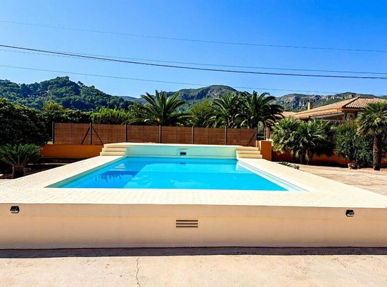 Foto 1 de Casa en venda a plaza Poligono de 4 habitacions amb terrassa i piscina