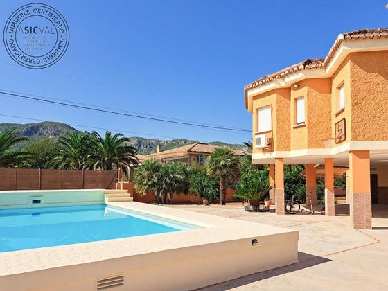 Foto 2 de Venta de casa en plaza Poligono de 4 habitaciones con terraza y piscina