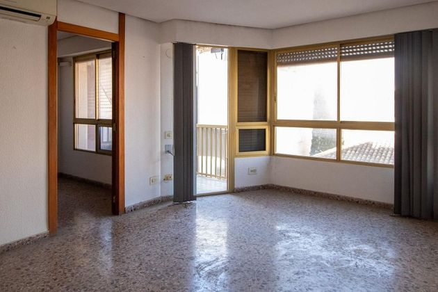 Foto 1 de Pis en venda a calle De Lluís Vives de 3 habitacions amb terrassa i balcó