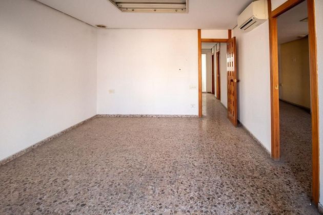 Foto 2 de Piso en venta en calle De Lluís Vives de 3 habitaciones con terraza y balcón