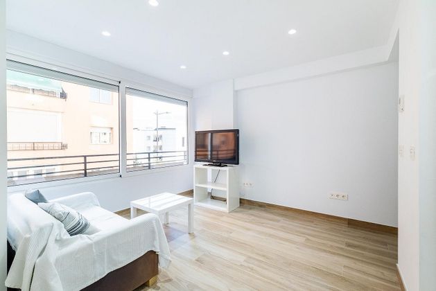 Foto 2 de Pis en lloguer a calle Santisteban Márquez de 3 habitacions amb mobles i aire acondicionat