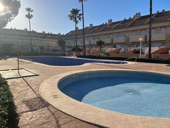 Foto 1 de Alquiler de casa en El Perellonet de 4 habitaciones con terraza y piscina