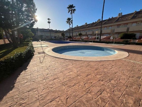 Foto 2 de Casa en lloguer a El Perellonet de 4 habitacions amb terrassa i piscina