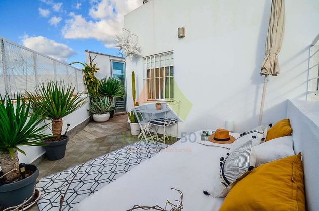 Foto 1 de Ático en venta en Doctor Barraquer - G. Renfe - Policlínico de 1 habitación con terraza y piscina