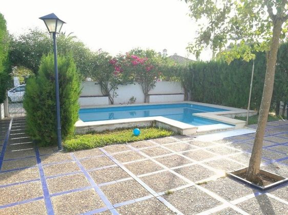 Foto 1 de Xalet en venda a La Motilla de 4 habitacions amb terrassa i piscina