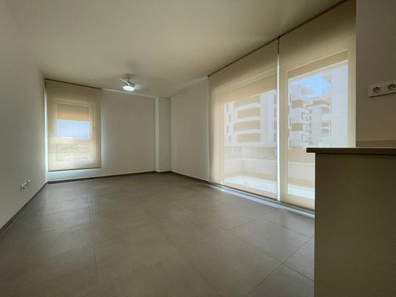 Foto 2 de Alquiler de piso en Montequinto de 2 habitaciones con terraza y piscina