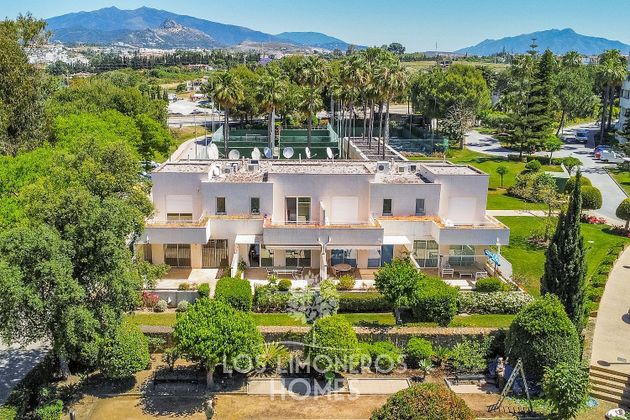 Foto 1 de Casa adossada en venda a El Padrón - El Velerín - Voladilla de 3 habitacions amb terrassa i piscina