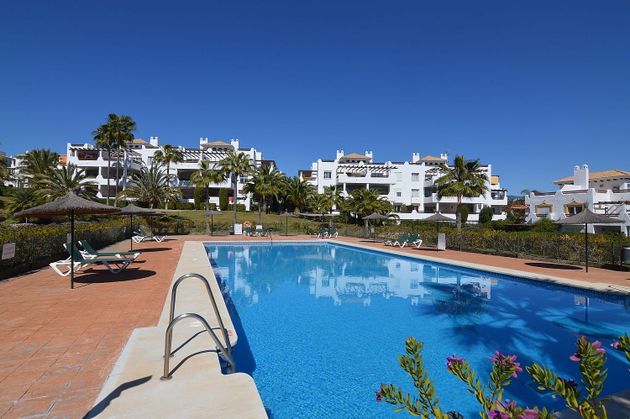 Foto 1 de Casa adossada en venda a calle Las Azaleas de 3 habitacions amb terrassa i piscina
