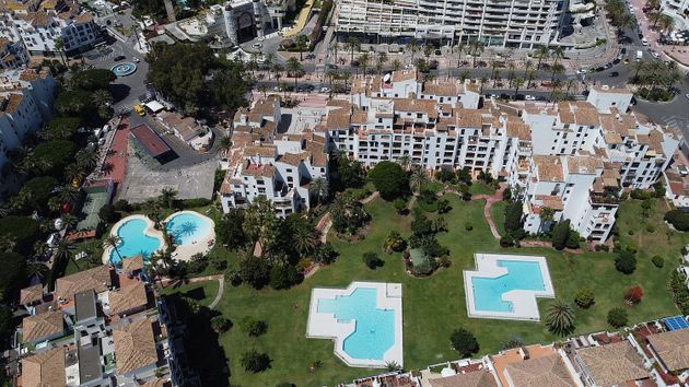 Foto 1 de Pis en venda a avenida José Banús de 2 habitacions amb terrassa i piscina