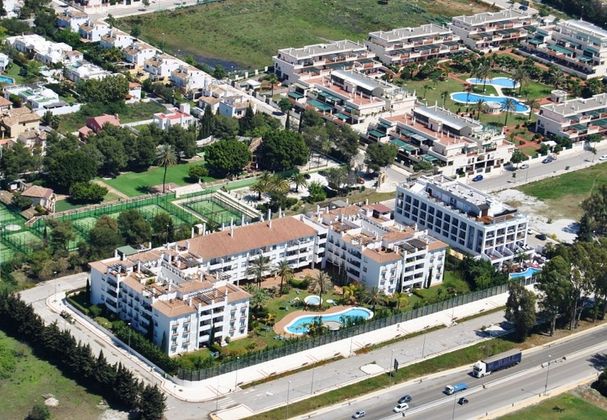 Foto 2 de Àtic en venda a calle Río Danubio de 2 habitacions amb terrassa i piscina