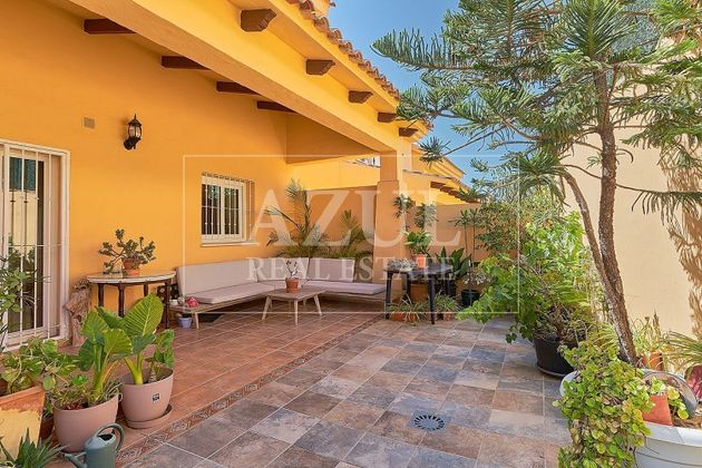 Foto 2 de Casa adossada en venda a El Mayorazgo - El Limonar de 5 habitacions amb terrassa i piscina