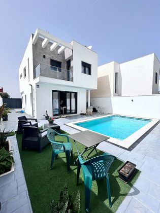 Foto 1 de Xalet en venda a Capellanía - Retamar de 3 habitacions amb terrassa i piscina