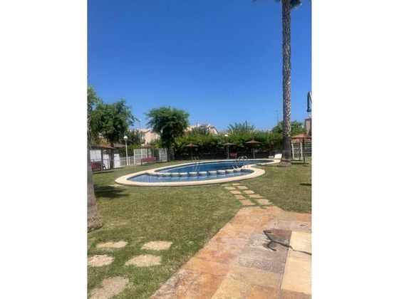 Foto 1 de Casa adossada en lloguer a Almajada-Ravel de 4 habitacions amb terrassa i piscina