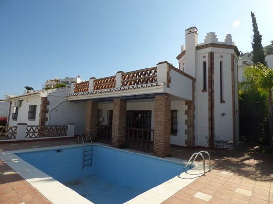Foto 1 de Chalet en venta en Chaparil - Torrecilla de 4 habitaciones con terraza y piscina