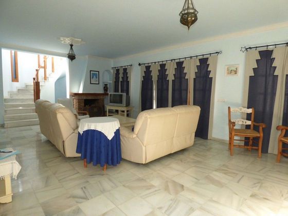 Foto 2 de Chalet en venta en Chaparil - Torrecilla de 4 habitaciones con terraza y piscina