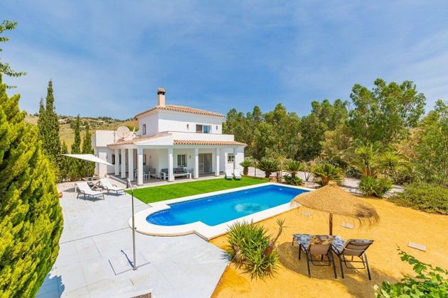 Foto 1 de Xalet en venda a Viñuela de 4 habitacions amb terrassa i piscina