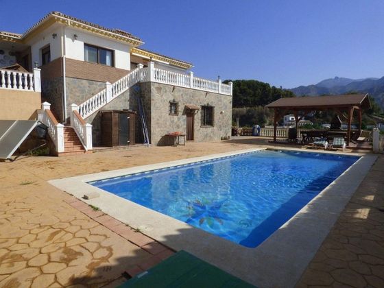 Foto 1 de Chalet en venta en Frigiliana de 4 habitaciones con terraza y piscina