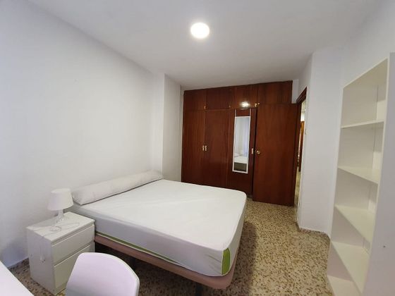 Foto 2 de Pis en lloguer a calle Pedro Antonio de Alarcón de 5 habitacions amb terrassa i mobles
