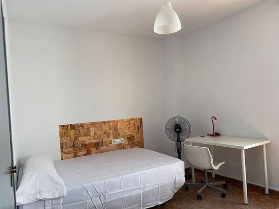 Foto 1 de Pis en lloguer a pasaje Saravia de 5 habitacions amb terrassa i mobles
