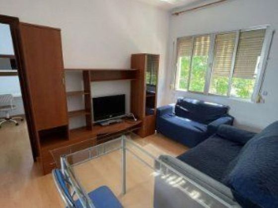 Foto 1 de Pis en lloguer a calle Juan Díaz de Solís de 3 habitacions amb mobles i aire acondicionat