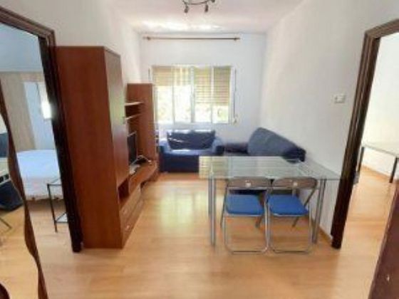 Foto 2 de Pis en lloguer a calle Juan Díaz de Solís de 3 habitacions amb mobles i aire acondicionat