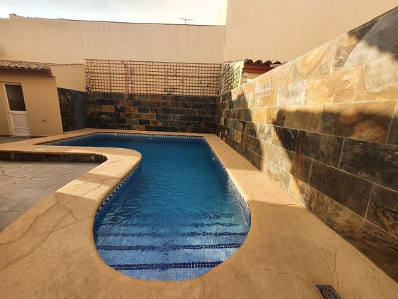 Foto 1 de Casa en venta en Umbrete de 5 habitaciones con piscina y garaje