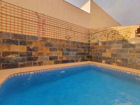 Foto 2 de Casa en venta en Umbrete de 5 habitaciones con piscina y garaje