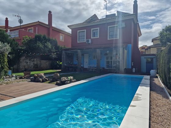 Foto 1 de Chalet en venta en Gines de 4 habitaciones con terraza y piscina