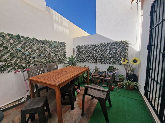 Foto 1 de Casa adossada en venda a Umbrete de 3 habitacions amb terrassa i jardí