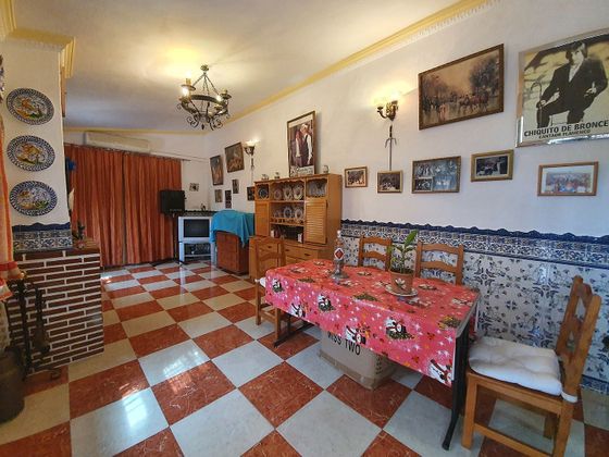 Foto 2 de Casa adossada en venda a Benacazón de 4 habitacions amb terrassa i garatge