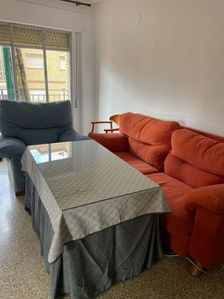Foto 1 de Alquiler de piso en Barrio de Zaidín de 4 habitaciones con muebles y balcón
