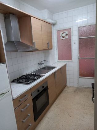 Foto 2 de Piso en alquiler en Camino de Ronda - Rosaleda de 3 habitaciones con muebles y calefacción