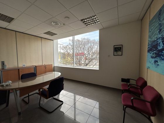 Foto 2 de Oficina en alquiler en Polígonos - Recinto Ferial Cortijo de Torres con ascensor