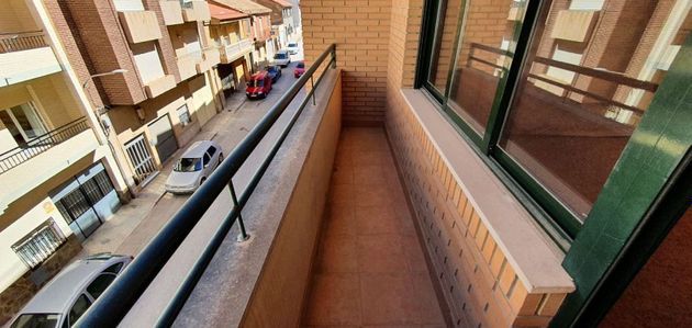 Foto 2 de Venta de piso en Tobarra de 3 habitaciones con garaje y balcón