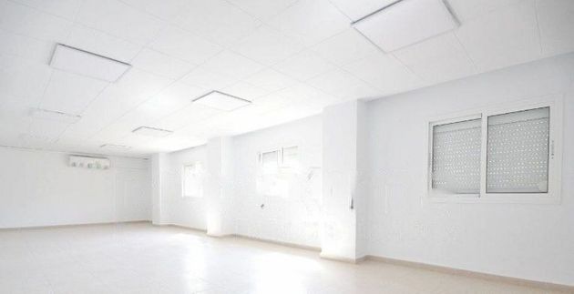 Foto 2 de Alquiler de oficina en Nervión con aire acondicionado y ascensor