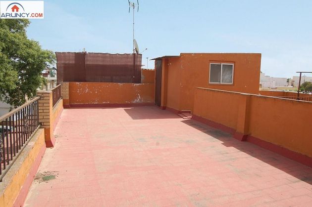Foto 1 de Venta de chalet en Valdezorras de 3 habitaciones con terraza y garaje
