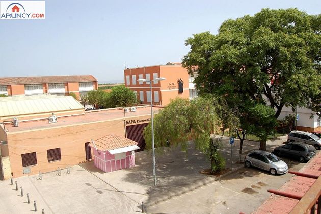 Foto 2 de Venta de chalet en Valdezorras de 3 habitaciones con terraza y garaje
