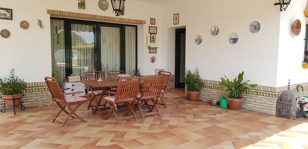 Foto 2 de Xalet en venda a Montequinto de 4 habitacions amb terrassa i piscina