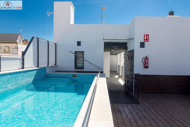 Foto 1 de Venta de estudio en Nervión con piscina y garaje