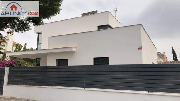 Foto 2 de Alquiler de chalet en Montequinto de 3 habitaciones con terraza y piscina
