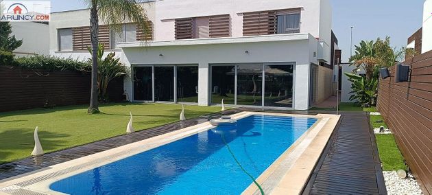 Foto 1 de Xalet en lloguer a Alcalá de Guadaira de 6 habitacions amb piscina i garatge