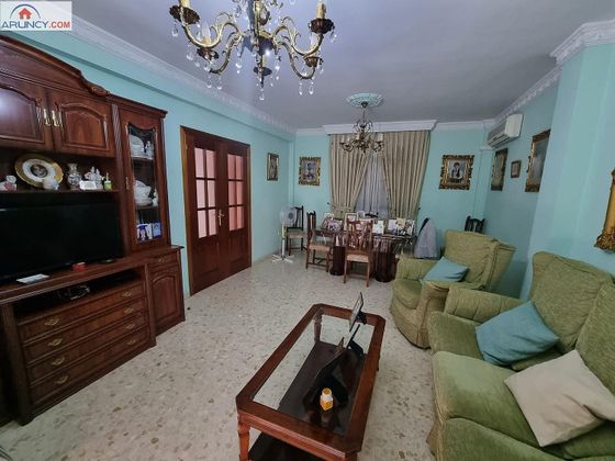 Foto 2 de Chalet en venta en Algaba (La) de 4 habitaciones con terraza