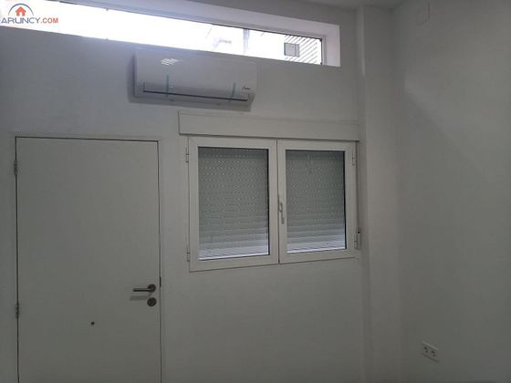 Foto 2 de Piso en venta en Triana Este de 3 habitaciones con aire acondicionado