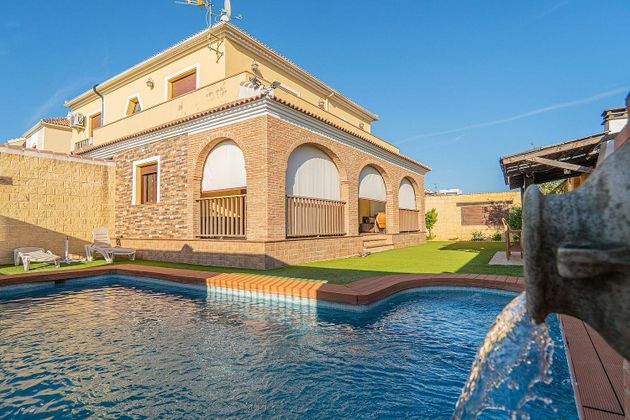 Foto 1 de Chalet en venta en Villanueva de Algaidas de 5 habitaciones con terraza y piscina