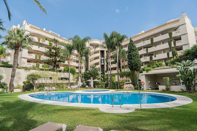 Foto 1 de Pis en venda a Puerto Banús de 3 habitacions amb terrassa i piscina