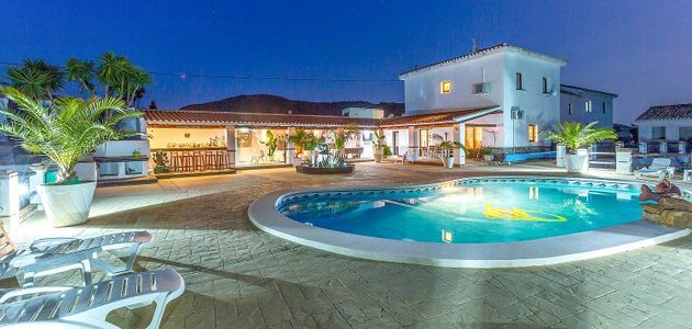 Foto 1 de Xalet en venda a Casarabonela de 6 habitacions amb terrassa i piscina
