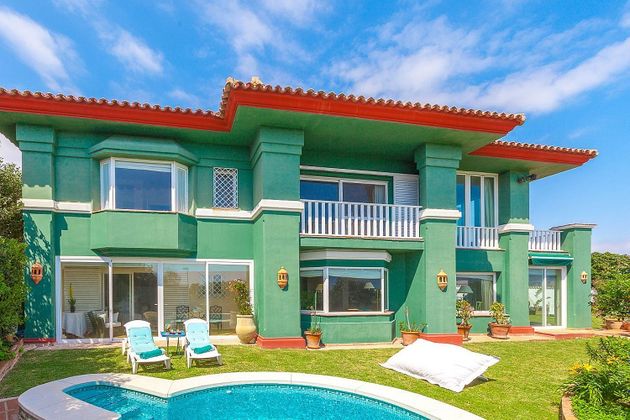 Foto 2 de Chalet en alquiler en urbanización Guadalmina Baja de 5 habitaciones con terraza y piscina