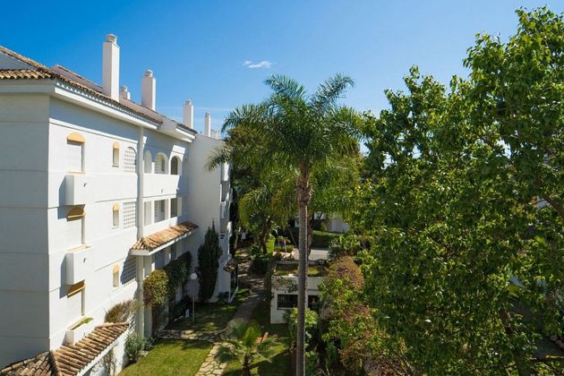 Foto 1 de Pis en lloguer a Guadalmina de 3 habitacions amb terrassa i piscina