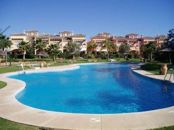 Foto 2 de Casa en lloguer a urbanización Guadalmina Baja de 3 habitacions amb terrassa i piscina